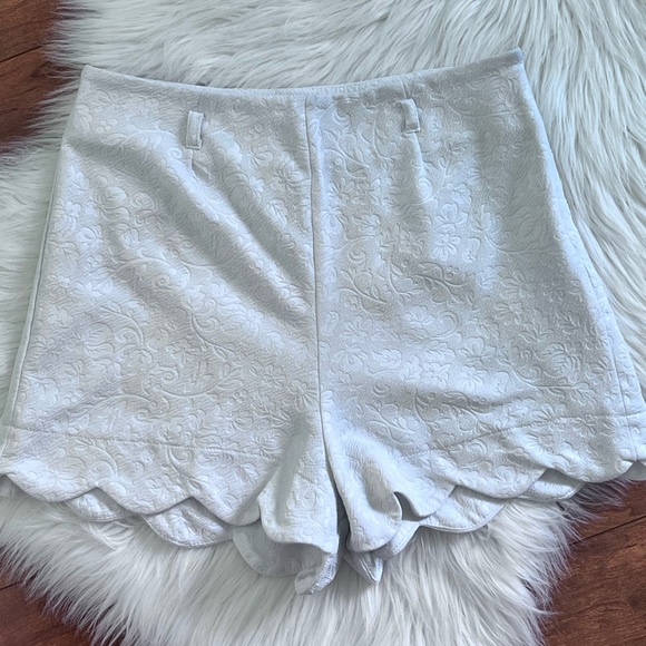 Monteau Scalloped Hem Shorts-Size S - Picture 2 of 10